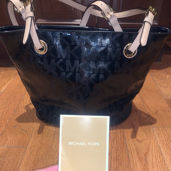 MICHAEL KORS PURSE - Picture 1 of 5